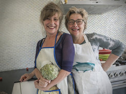 Dr. Annemieke Jansen, cardioloog en leefstijlarts en Janine Jansen, fotograaf en kok, leggen in hun lezing uit wat er nu precies zo goed is aan het mediterrane eet- en leefpatroon.